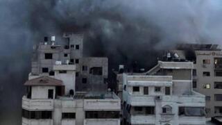 استهداف شقة سكنية في حي الرمال شمال القطاع