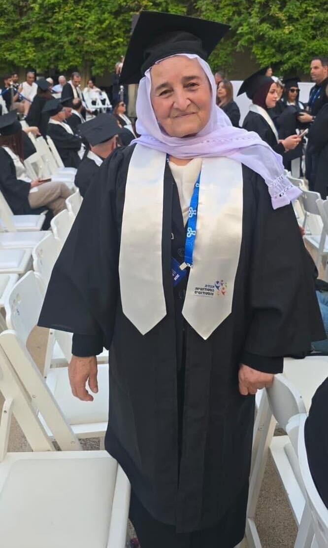 هدية حسون تنال اللقب الأول في سن 78 عامًا