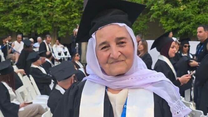 هدية حسون تنال اللقب الأول في سن 78 عامًا