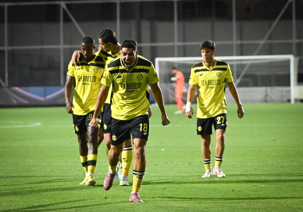 الرينة يطوي صفحة هذا الموسم ونتانيا يُسقطه برباعية في وداع دوري الأضواء