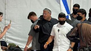 استفزازات بن غفير أمام معتقلي الأسطول تقابلها هتافات: "الحرية لفلسطين"