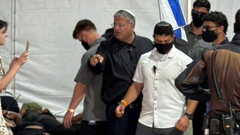 استفزازات بن غفير أمام معتقلي الأسطول تقابلها هتافات: "الحرية لفلسطين"