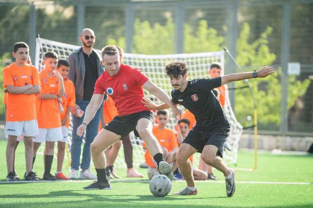 القدس: مدربو دوري الأحياء يهزمون سفراء الاتحاد الأوروبي (اللجنة المنظمة ) القدس: مدربو دوري الأحياء يهزمون سفراء الاتحاد الأوروبي