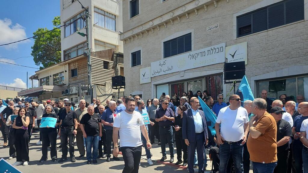 انطلاق مظاهرة "الراية السوداء" في الجديدة المكر احتجاجًا على الجريمة (راديو الناس) انطلاق مظاهرة "الراية السوداء" في الجديدة المكر احتجاجًا على الجريمة