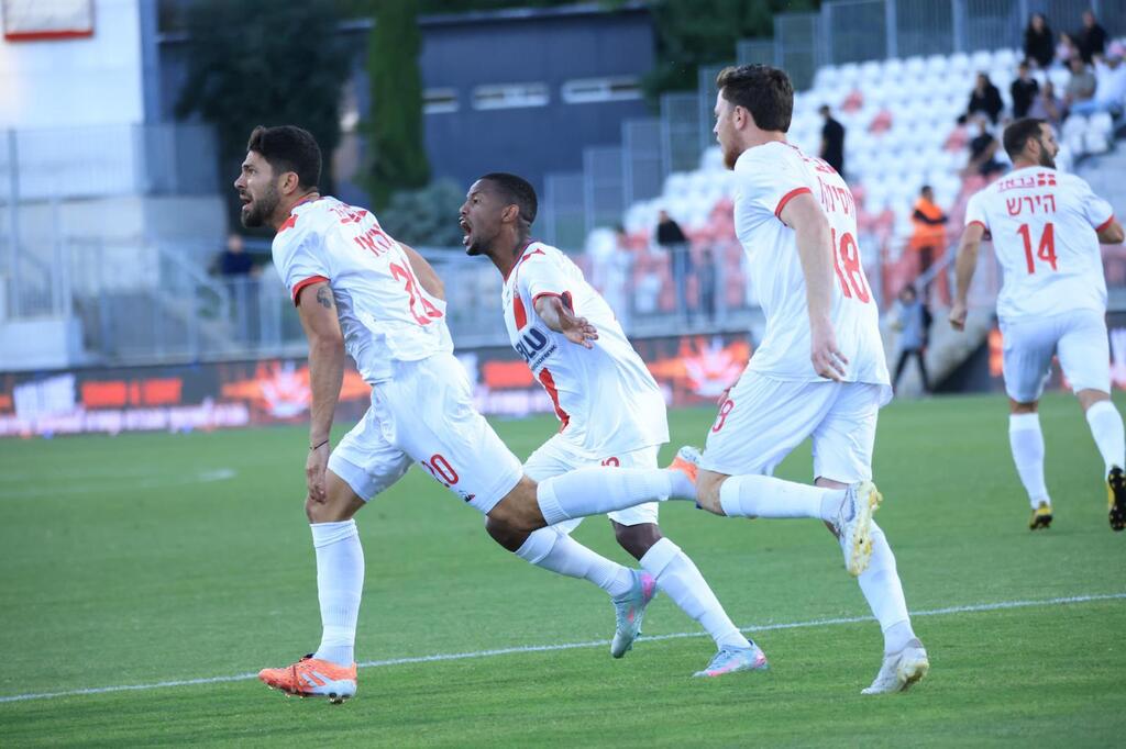 دبور وخلايله يسجلان بتعادل مثير 2-2 بين عكا ونوف هجليل (راديو الناس) دبور وخلايله يسجلان بتعادل مثير 2-2 بين عكا ونوف هجليل