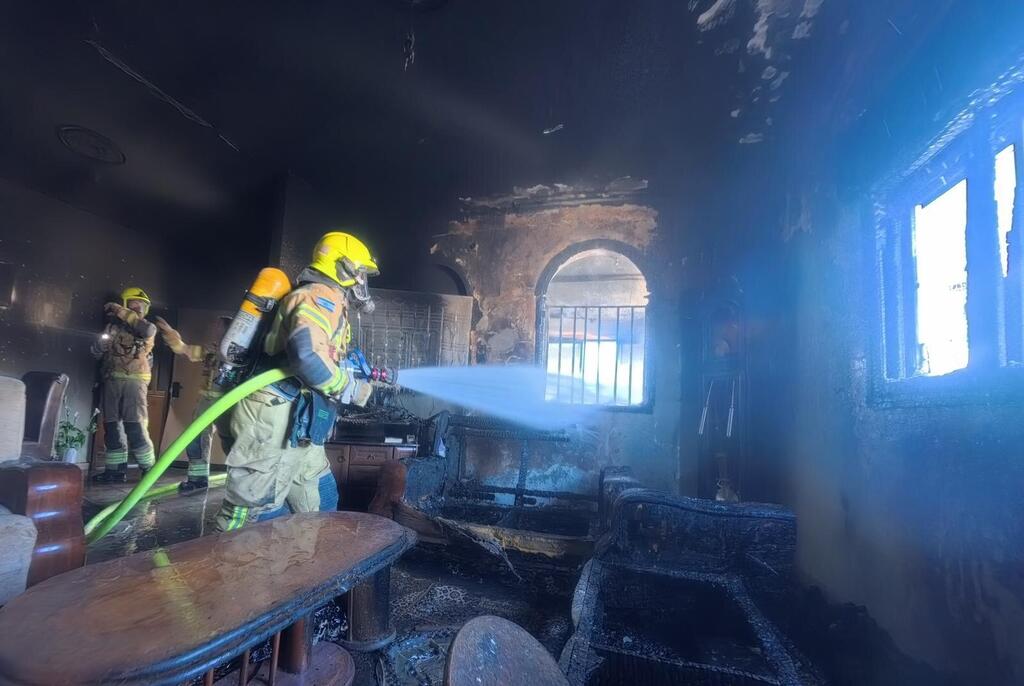 الناصرة: حريق كبير يلتهم شقة سكنية من 4 طوابق قرب "بيغ فاشن"