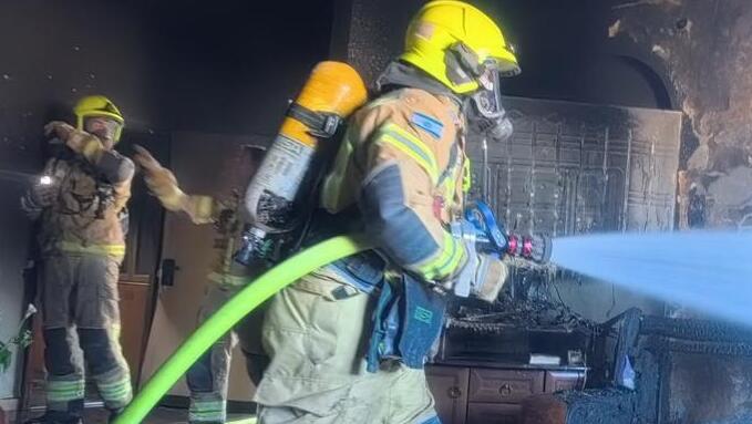 الناصرة: حريق كبير يلتهم شقة سكنية من 4 طوابق قرب "بيغ فاشن"