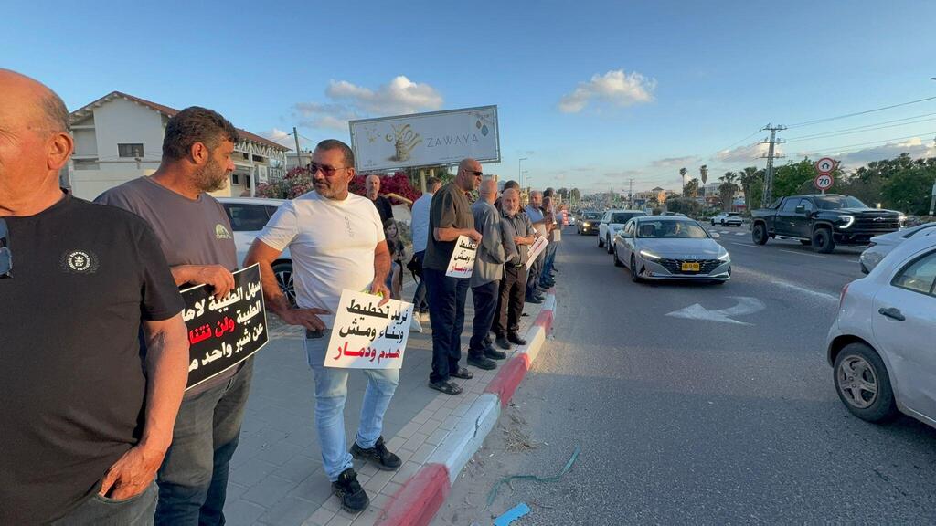 لجنة المتابعة تزور خيمة الاعتصام في الطيبة تضامنًا مع نضال الأرض والمسكن