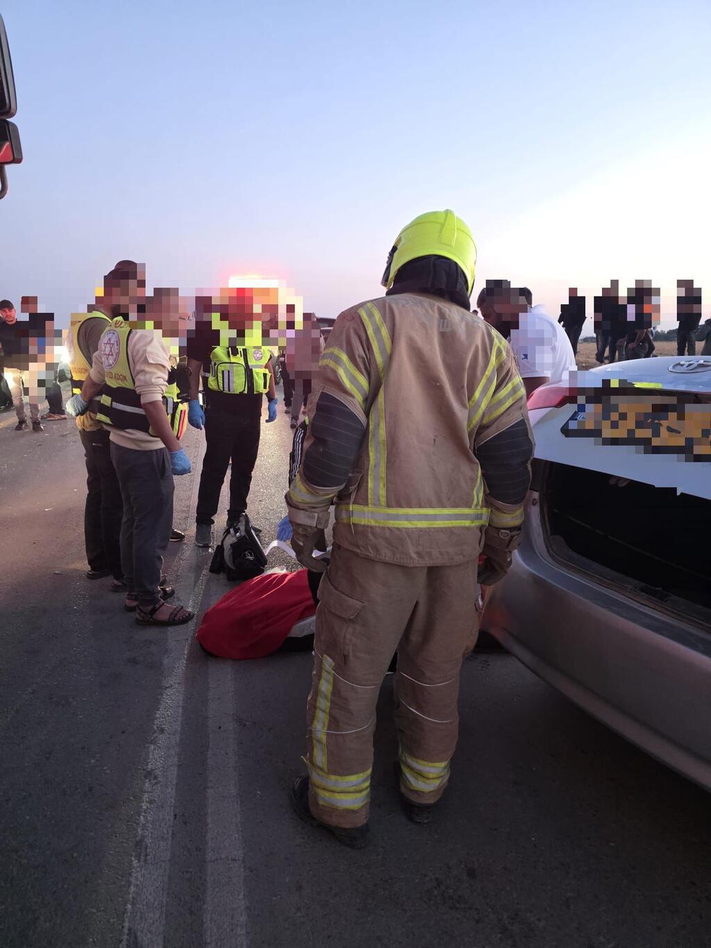 قتيل ومصاب بجروح خطيرة في حادث طرق قرب حورة بالنقب (.) قتيل ومصاب بجروح خطيرة في حادث طرق قرب حورة بالنقب