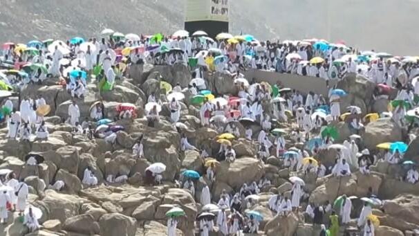 عشية العيد: ملايين الحجاج على صعيد عرفات  