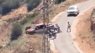 الضفة الغربية: مستوطنون يستولون على مركبة ويُلقونها من مرتفع
