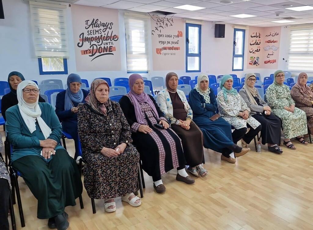 عرابة: "صحة جداتنا لحياة أفضل" ضمن فعالية توعوية في مدرسة البطوف الثانوية (بلدية عرابة) عرابة: "صحة جداتنا لحياة أفضل" ضمن فعالية توعوية في مدرسة البطوف الثانوية