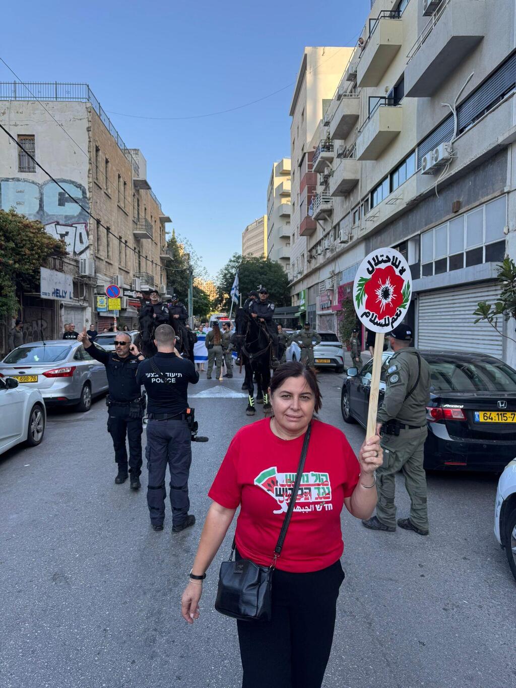 حيفا: مظاهرة عربية يهودية ضد الاحتلال في ذكرى حرب حزيران واعتقال متظاهر (راديو الناس) حيفا: مظاهرة عربية يهودية ضد الاحتلال في ذكرى حرب حزيران واعتقال متظاهر