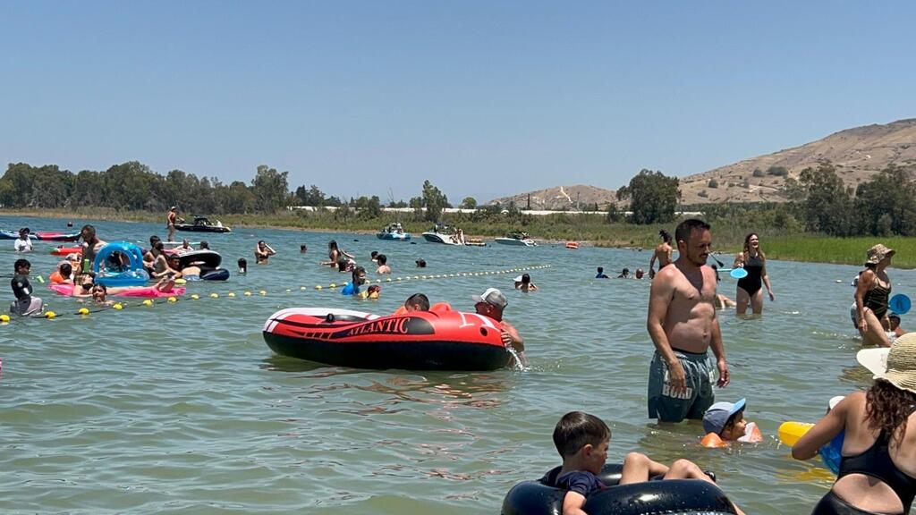 شاطئ عين غيف (כפר הנופש עין גב צילום- לימור נחום) شاطئ عين غيف