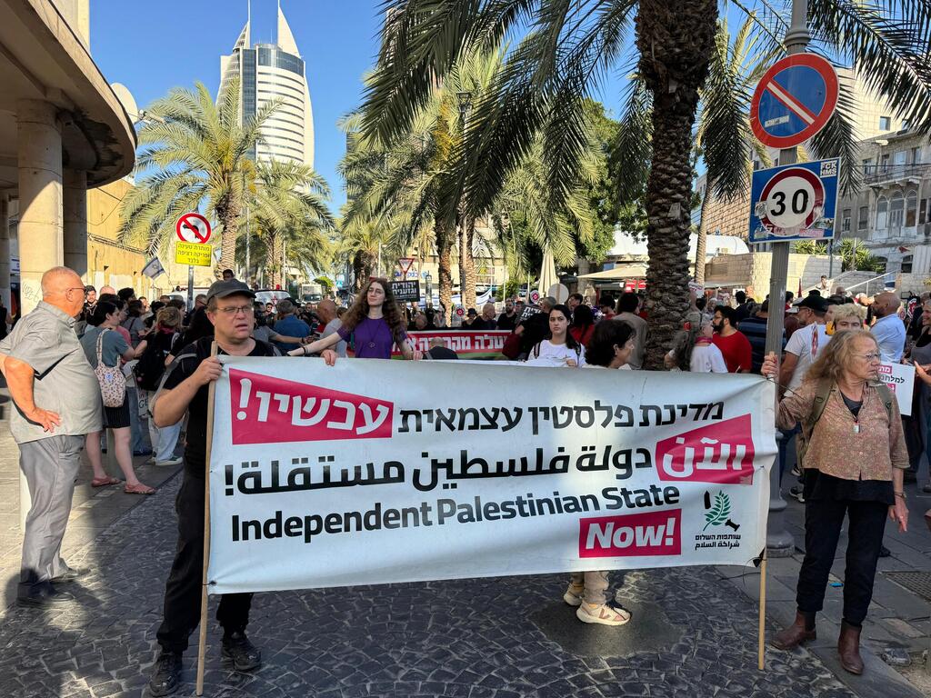 حيفا: مظاهرة عربية يهودية ضد الاحتلال في ذكرى حرب حزيران واعتقال متظاهر (راديو الناس) حيفا: مظاهرة عربية يهودية ضد الاحتلال في ذكرى حرب حزيران واعتقال متظاهر