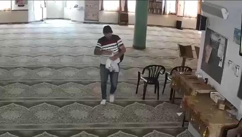 سرقة المسجد في دبورية