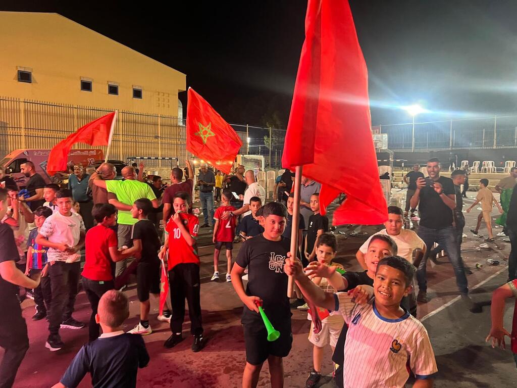 الفريديس: احتفالات بتأهل المغرب إلى ربع نهائي كأس العالم (راديو الناس) الفريديس: احتفالات بتأهل المغرب إلى ربع نهائي كأس العالم