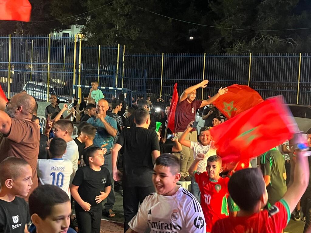 الفريديس: احتفالات بتأهل المغرب إلى ربع نهائي كأس العالم (راديو الناس) الفريديس: احتفالات بتأهل المغرب إلى ربع نهائي كأس العالم