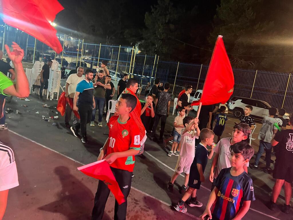 الفريديس: احتفالات بتأهل المغرب إلى ربع نهائي كأس العالم (راديو الناس) الفريديس: احتفالات بتأهل المغرب إلى ربع نهائي كأس العالم