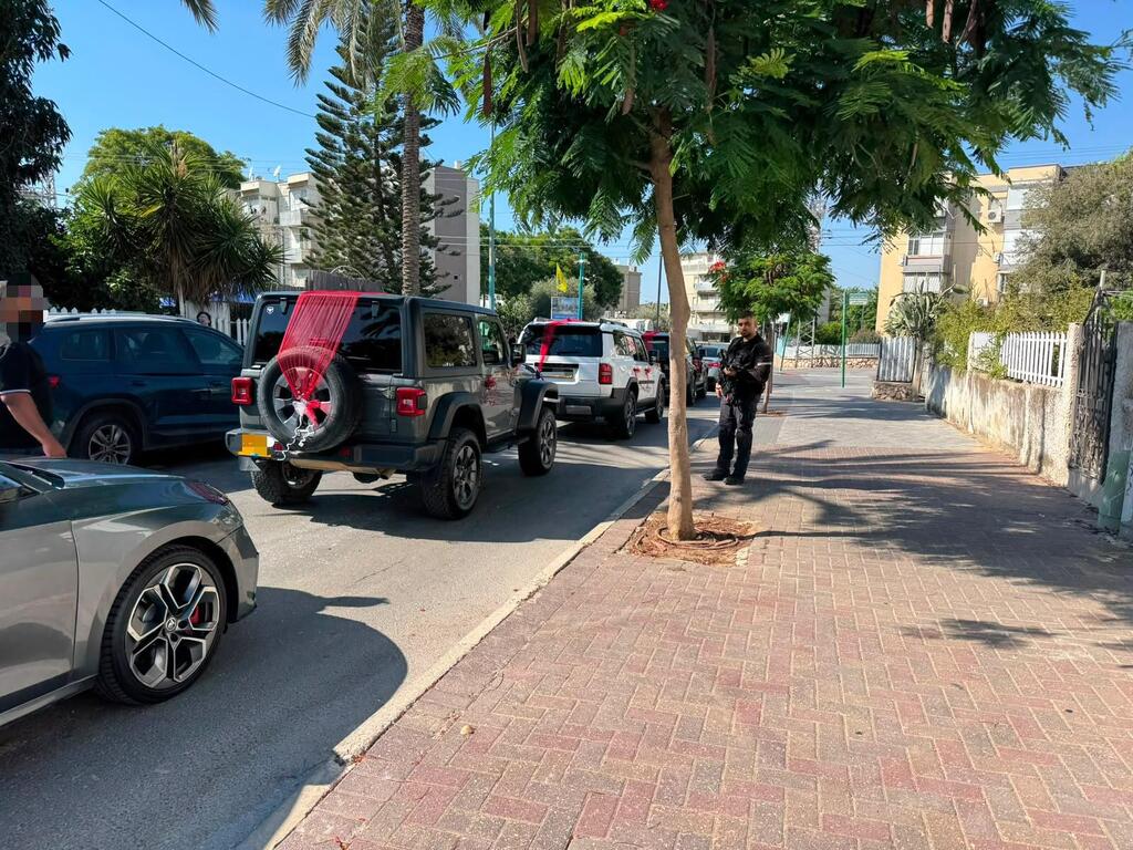 توقيف موكب زفاف في اللد بعد قيادة وصفتها الشرطة بالمتهورة (الشرطة) توقيف موكب زفاف في اللد بعد قيادة وصفتها الشرطة بالمتهورة