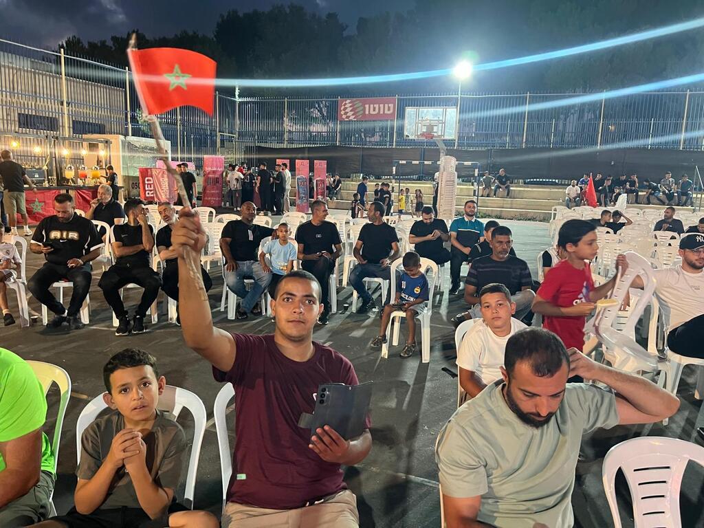 الفريديس تجمع الجمهور لمتابعة مباراة المنتخب المغربي أمام كندا (راديو الناس) الفريديس تجمع الجمهور لمتابعة مباراة المنتخب المغربي أمام كندا