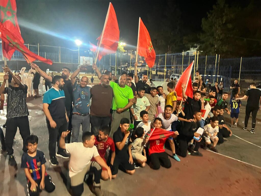 الفريديس: احتفالات بتأهل المغرب إلى ربع نهائي كأس العالم (راديو الناس) الفريديس: احتفالات بتأهل المغرب إلى ربع نهائي كأس العالم
