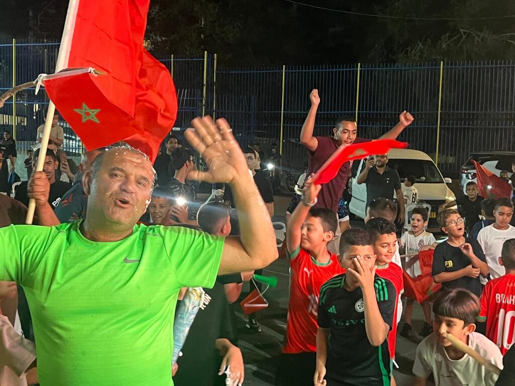 الفريديس: احتفالات بتأهل المغرب إلى ربع نهائي كأس العالم (راديو الناس) الفريديس: احتفالات بتأهل المغرب إلى ربع نهائي كأس العالم