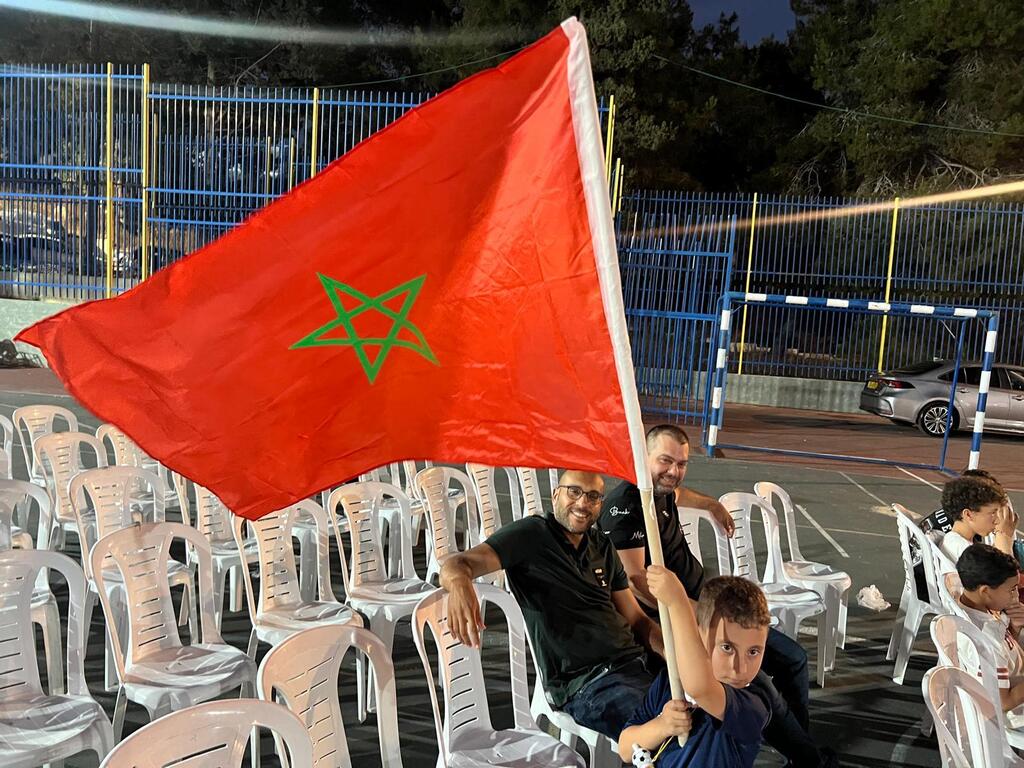 الفريديس تجمع الجمهور لمتابعة مباراة المنتخب المغربي أمام كندا (راديو الناس) الفريديس تجمع الجمهور لمتابعة مباراة المنتخب المغربي أمام كندا