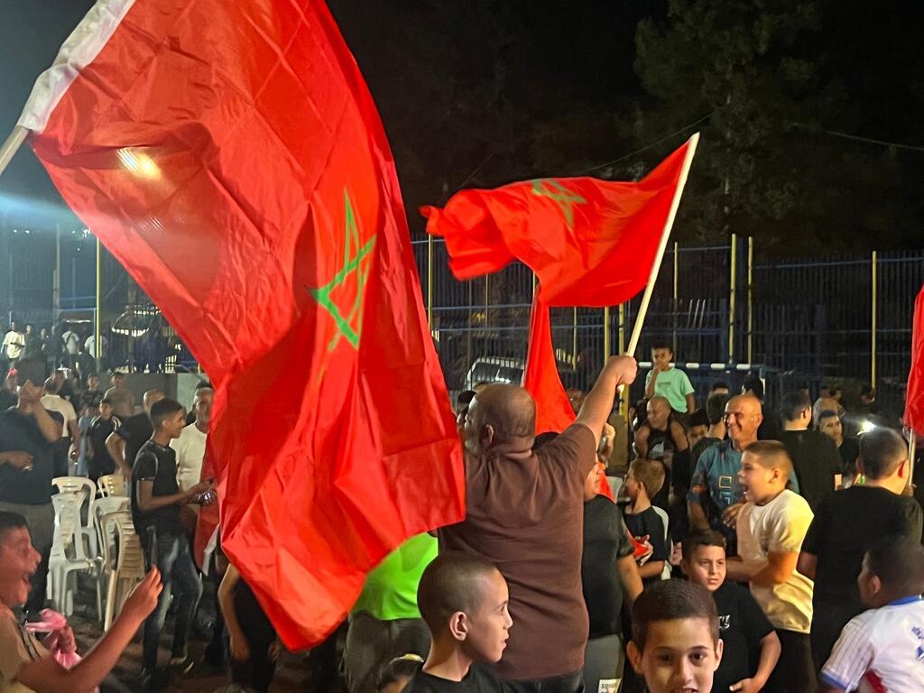 الفريديس: احتفالات بتأهل المغرب إلى ربع نهائي كأس العالم (راديو الناس) الفريديس: احتفالات بتأهل المغرب إلى ربع نهائي كأس العالم