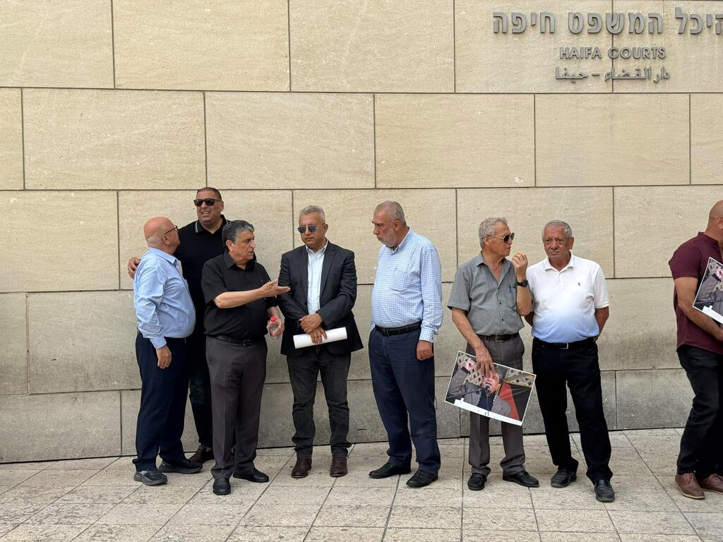 وقفة احتجاجية في حيفا قبيل جلسة النطق بالحكم على القيادي رجا إغبارية