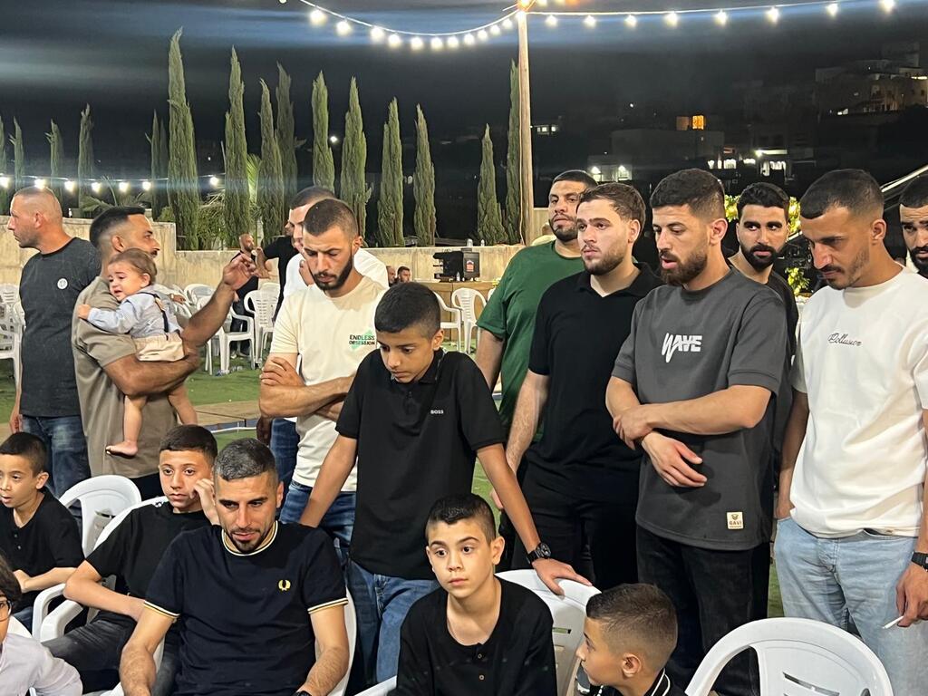 حفل حناء عريس في كفر قرع يتحول إلى مدرج لمباراة المغرب وفرنسا (راديو الناس) حفل حناء عريس في كفر قرع يتحول إلى مدرج لمباراة المغرب وفرنسا