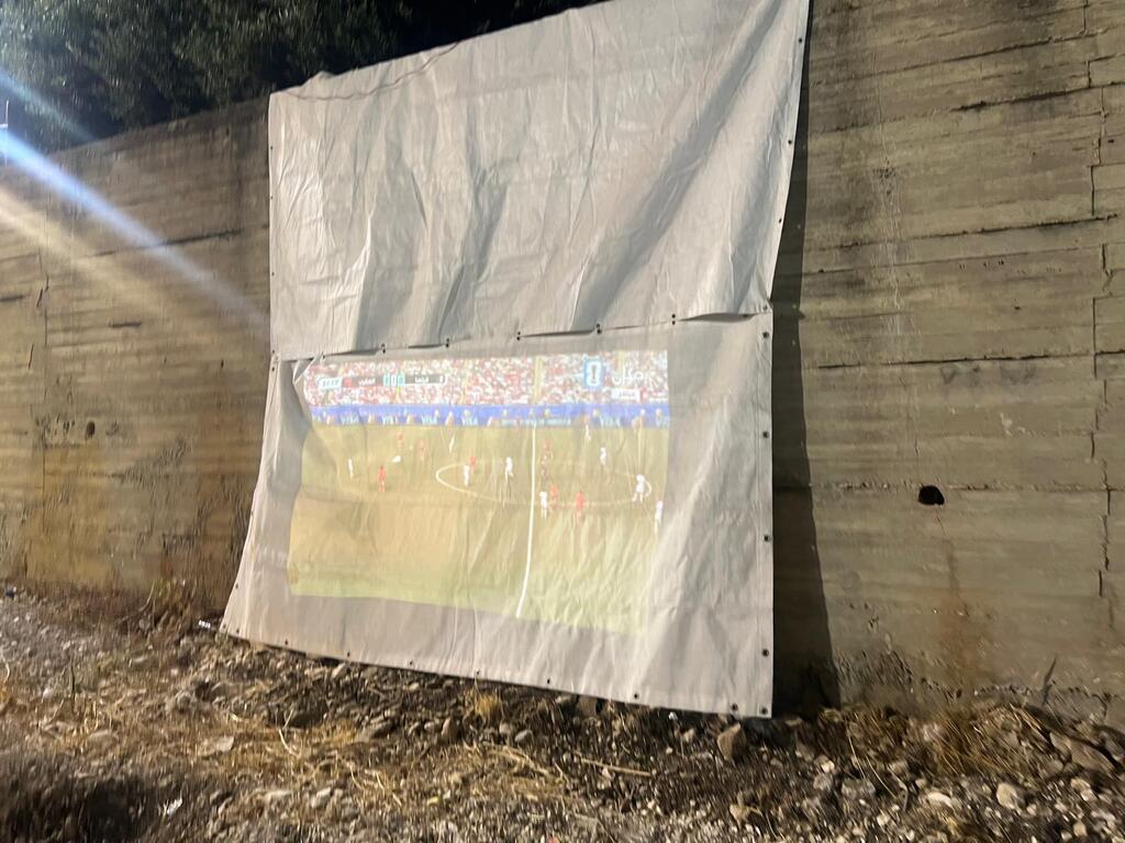 حفل حناء عريس في كفر قرع يتحول إلى مدرج لمباراة المغرب وفرنسا (راديو الناس) حفل حناء عريس في كفر قرع يتحول إلى مدرج لمباراة المغرب وفرنسا