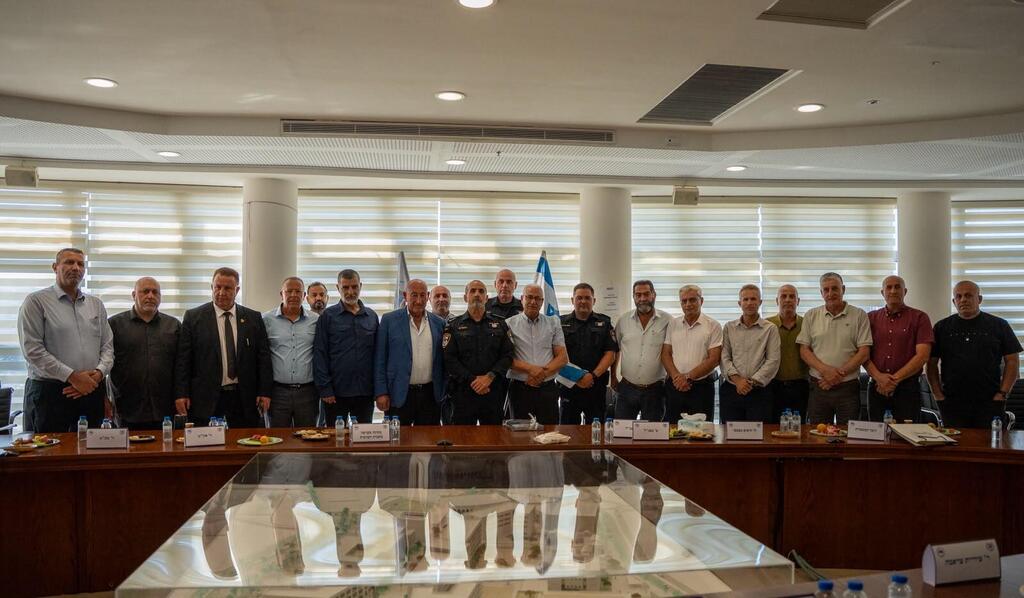 اتفاق على تشكيل طواقم مشتركة بين الشرطة والسلطات المحلية لمكافحة الجريمة (تصوير الشرطة) اتفاق على تشكيل طواقم مشتركة بين الشرطة والسلطات المحلية لمكافحة الجريمة