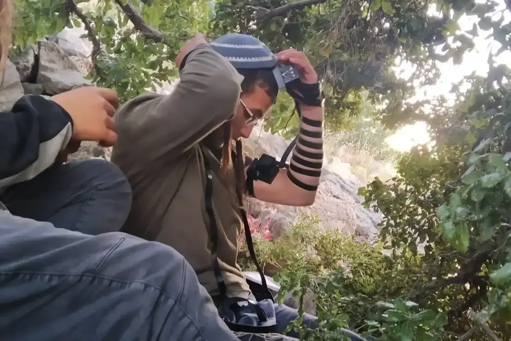 مستوطنون يتسللون إلى سوريا (صفحة حركة "روّاد الباشان" على فيسبوك ) مستوطنون يتسللون إلى سوريا