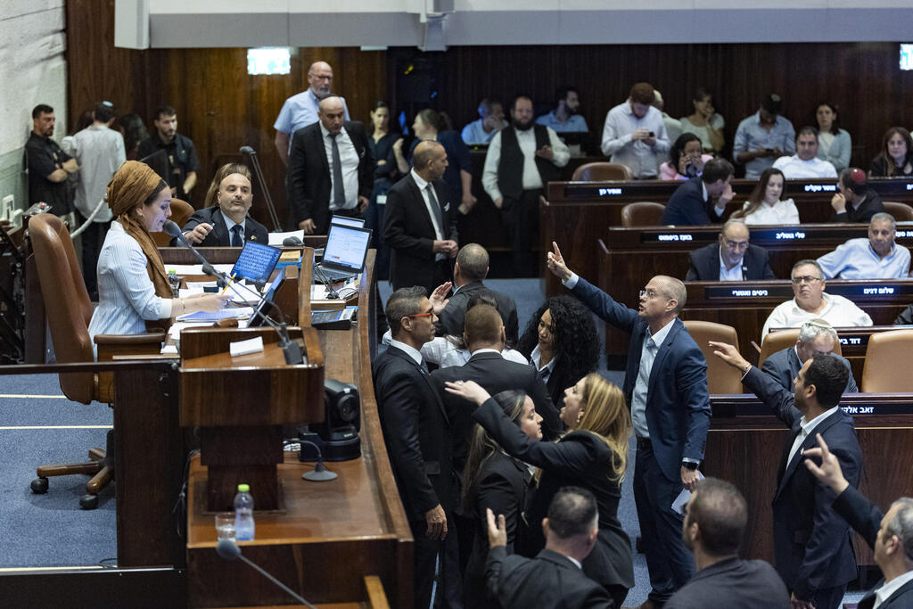 الكنيست يقر قانون تجميد اعتقال المتخلفين الحريديم عن الخدمة العسكرية (فلاش 90) الكنيست يقر قانون تجميد اعتقال المتخلفين الحريديم عن الخدمة العسكرية