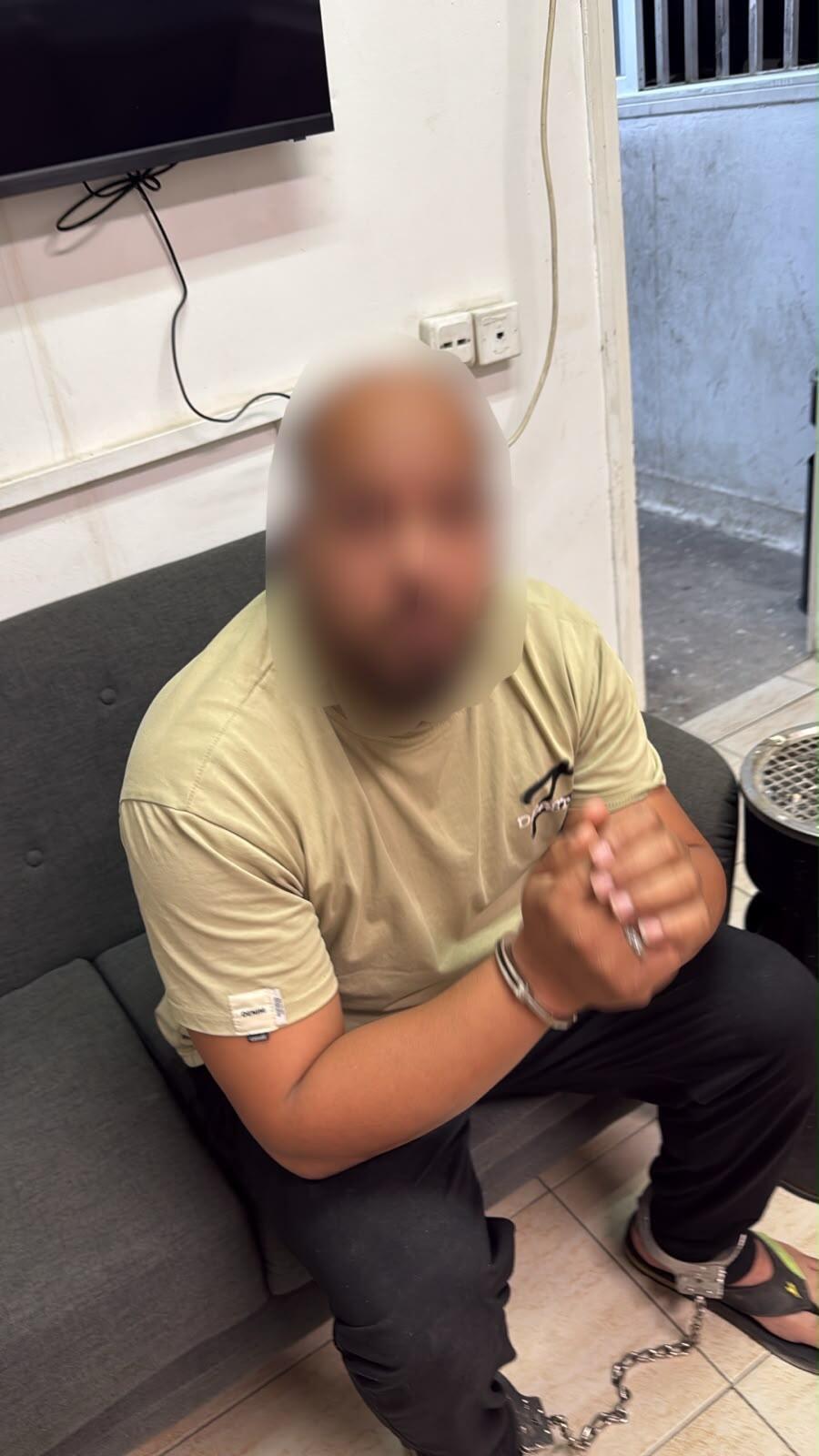 الشرطة: اعتقال شاب من المغار بشبهة التحريض ضد المستوطنين عبر الإنترنت (الشرطة) الشرطة: اعتقال شاب من المغار بشبهة التحريض ضد المستوطنين عبر الإنترنت