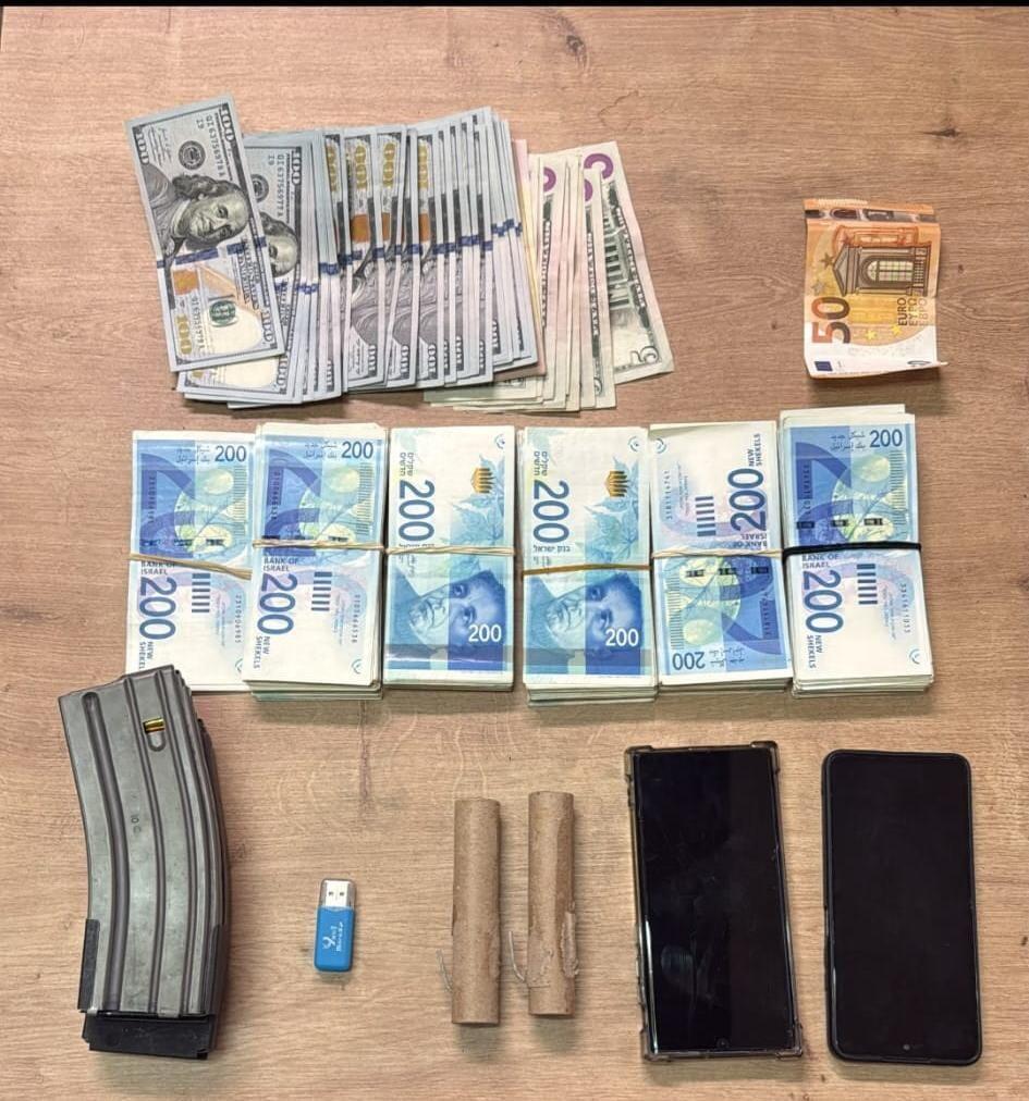 الشرطة: اعتقال شاب من المغار بشبهة التحريض ضد المستوطنين عبر الإنترنت (الشرطة) الشرطة: اعتقال شاب من المغار بشبهة التحريض ضد المستوطنين عبر الإنترنت