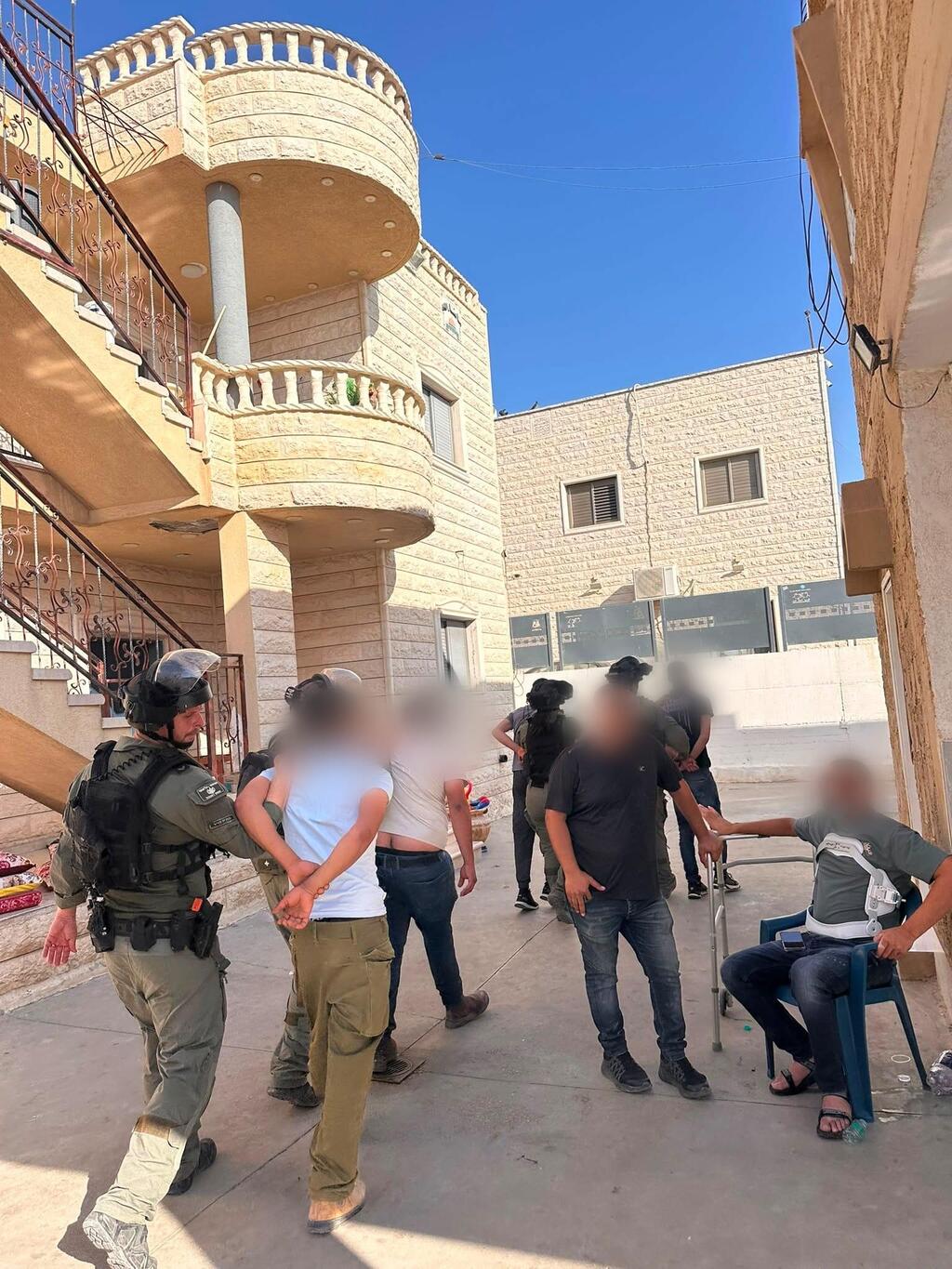 اعتقالات في رهط (الشرطة) اعتقالات في رهط