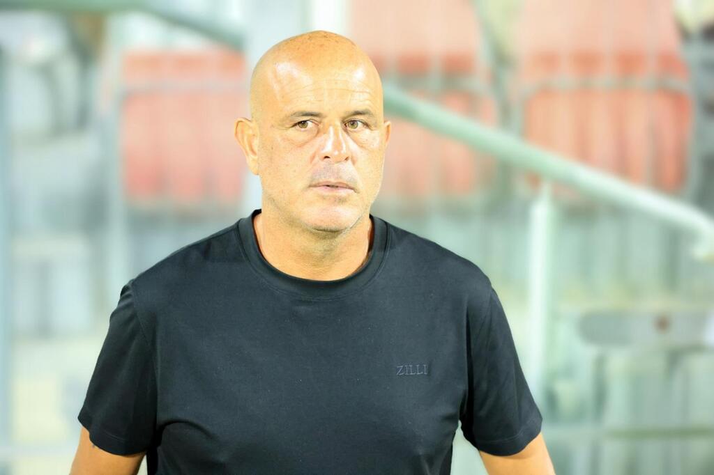 مدرب الفريق السخنيني يوسي أبو كسيس (راديو الناس) مدرب الفريق السخنيني يوسي أبو كسيس