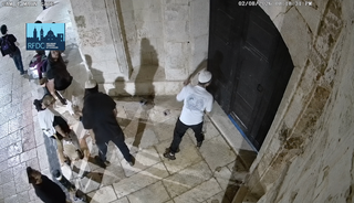 مستوطنون يعتدون على الكنيسة الأرمنية في القدس