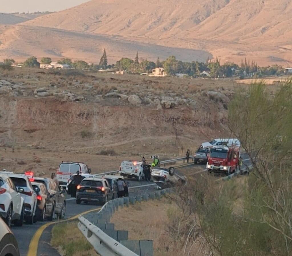 حادث طرق مروّع في الأغوار يسفر عن 3 إصابات خطيرة (وفق البند 27أ) حادث طرق مروّع في الأغوار يسفر عن 3 إصابات خطيرة