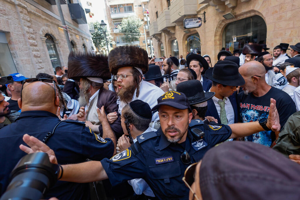 القدس: مواجهات للأسبوع السادس حول مقهى يفتح أبوابه يوم السبت (Flash90) القدس: مواجهات للأسبوع السادس حول مقهى يفتح أبوابه يوم السبت