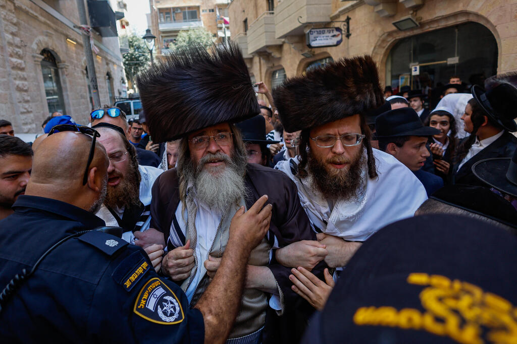 القدس: مواجهات للأسبوع السادس حول مقهى يفتح أبوابه يوم السبت (Flash90) القدس: مواجهات للأسبوع السادس حول مقهى يفتح أبوابه يوم السبت