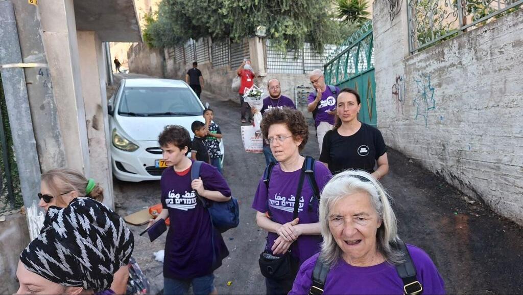 بعد زيارة للسائق معتصم القاق بالقدس: "نقف معًا" يطلق عريضة لمطالبة الشرطة بالتحقيق والكشف عن توثيقات الاعتداء (نقف معا) بعد زيارة للسائق معتصم القاق بالقدس: "نقف معًا" يطلق عريضة لمطالبة الشرطة بالتحقيق والكشف عن توثيقات الاعتداء