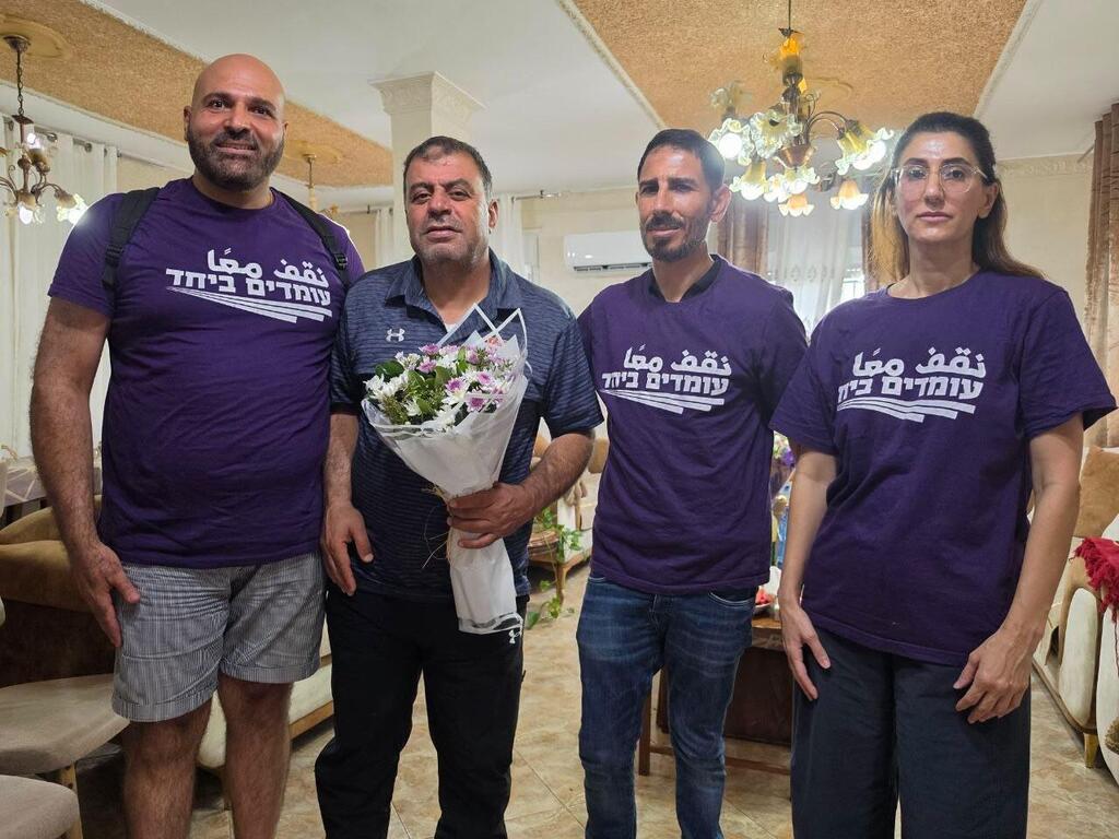 بعد زيارة للسائق معتصم القاق بالقدس: "نقف معًا" يطلق عريضة لمطالبة الشرطة بالتحقيق والكشف عن توثيقات الاعتداء (نقف معا) بعد زيارة للسائق معتصم القاق بالقدس: "نقف معًا" يطلق عريضة لمطالبة الشرطة بالتحقيق والكشف عن توثيقات الاعتداء