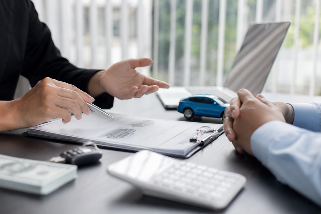 أسعار تأمين السيارات تتراجع حتى 15% (AI) أسعار تأمين السيارات تتراجع حتى 15%