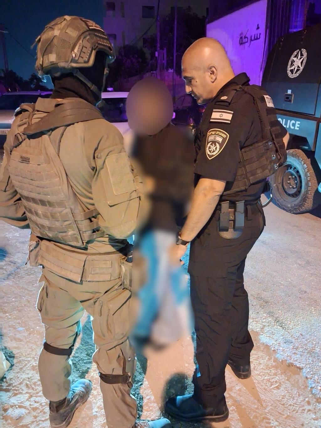 العثور على شابة في العشرينيات وتوقيف أفراد من عائلتها (الشرطة) العثور على شابة في العشرينيات وتوقيف أفراد من عائلتها