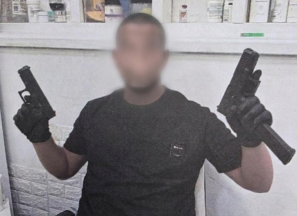 المشتبه بإطلاق النار (الشرطة) الشرطة تكشف تفاصيل مقتل ياسر أبو الهيجاء داخل صالونه في طمرة