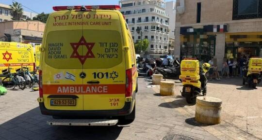 طعن موظفة داخل بنك في تل أبيب (نجمة داوود الحمراء) طعن موظفة داخل بنك في تل أبيب
