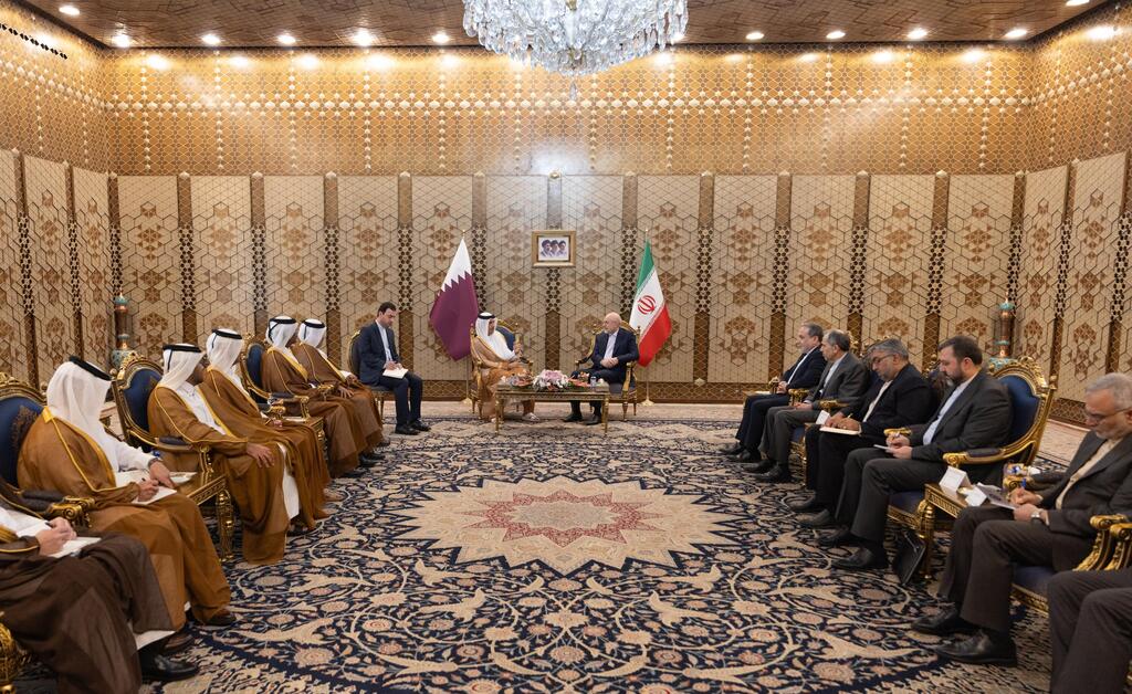 رئيس الوزراء القطري يلتقي الرئيس الإيراني ورئيس البرلمان في طهران